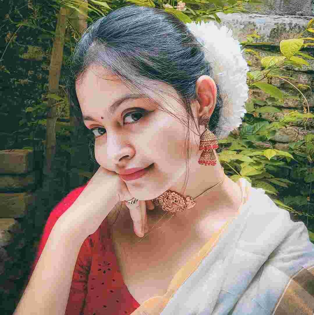 Just here to give you some Indian girl aesthetic vibe ❤️ 🔥🙈Open hair or bun ❤️ 🩹..#bengalilo (1)